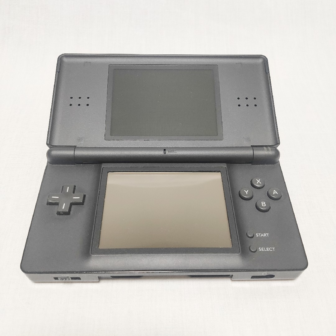 ニンテンドーDS(ニンテンドーDS)のNINTENDO DS Lite　ブラック エンタメ/ホビーのゲームソフト/ゲーム機本体(携帯用ゲーム機本体)の商品写真