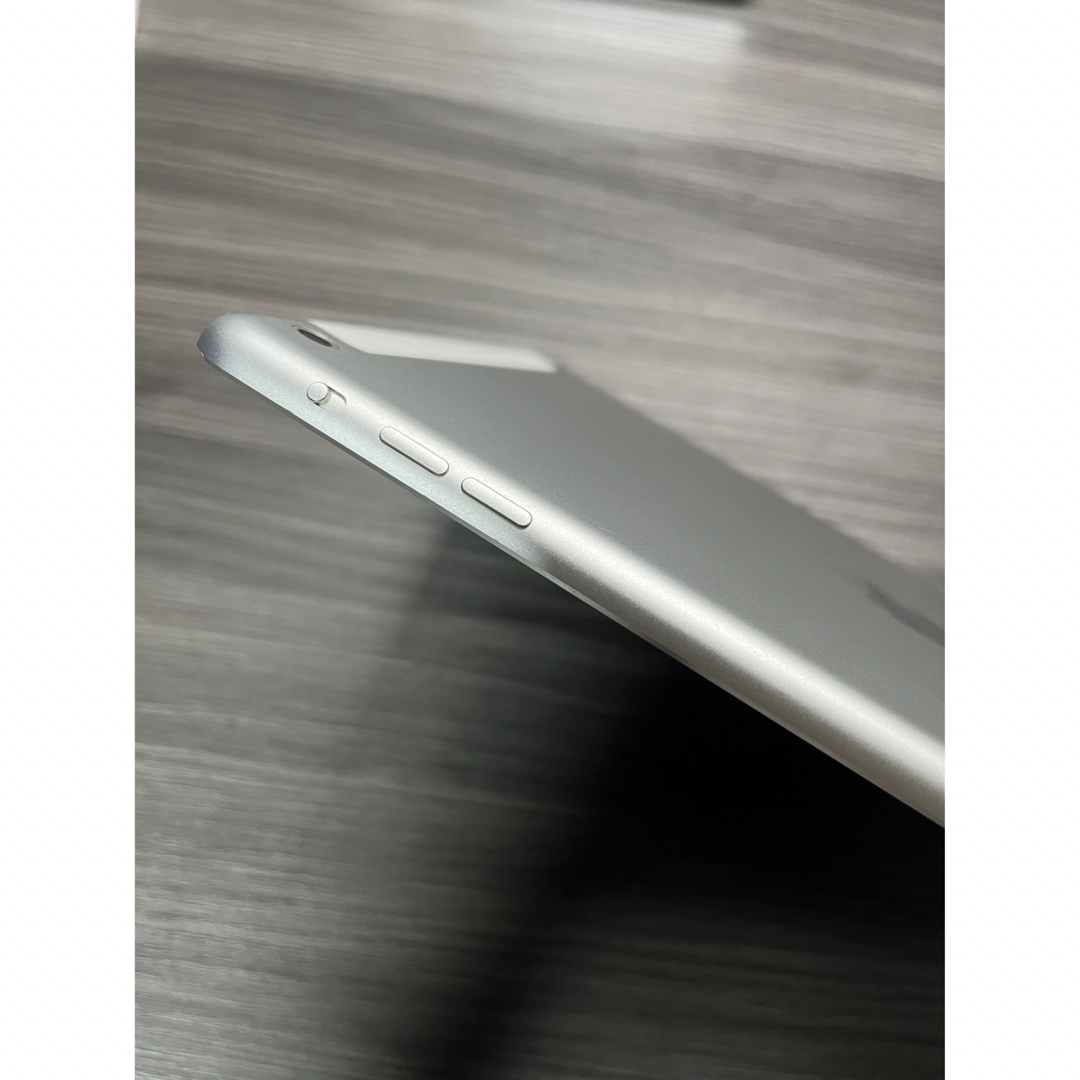 iPad Air セルラーモデル 16GB [ホワイト]