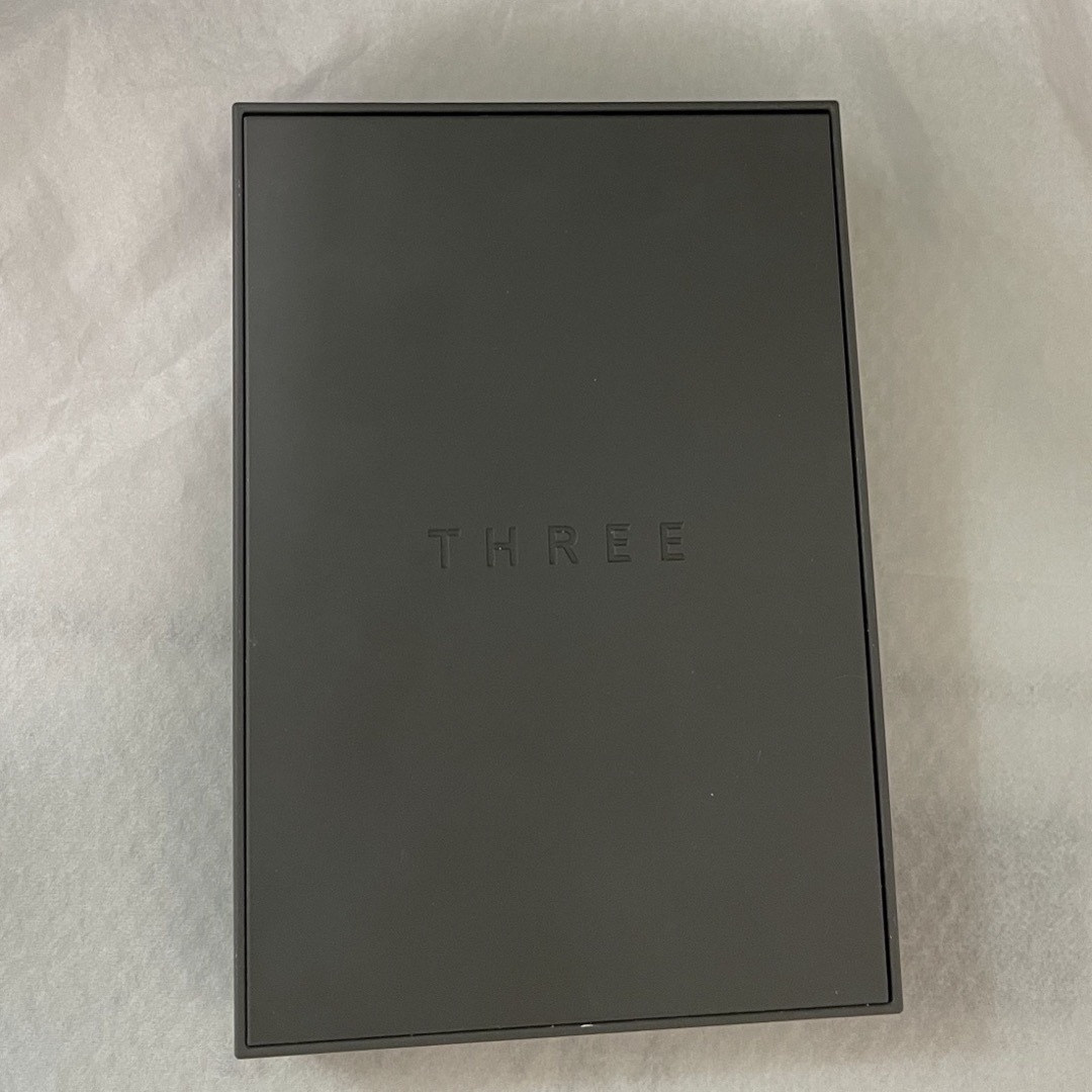THREE(スリー)のthree ディメンショナルビジョンアイパレット11 コスメ/美容のベースメイク/化粧品(アイシャドウ)の商品写真