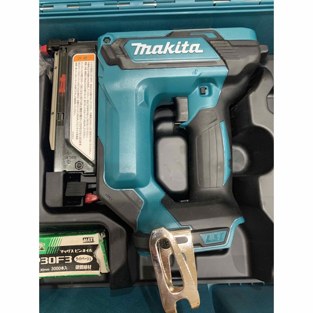 Makita(マキタ)のマキタ(Makita) 充電式ピンタッカ 18V 本体+ケース PT353DZK インテリア/住まい/日用品のインテリア/住まい/日用品 その他(その他)の商品写真