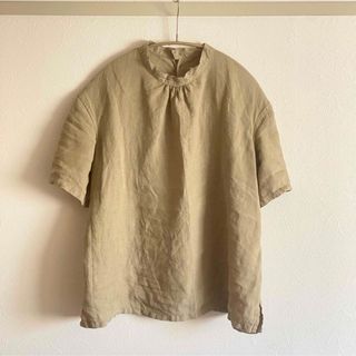 イデー(IDEE)のいろいろの服 pool スタンドカラーブラウス 薄いカーキ(シャツ/ブラウス(半袖/袖なし))