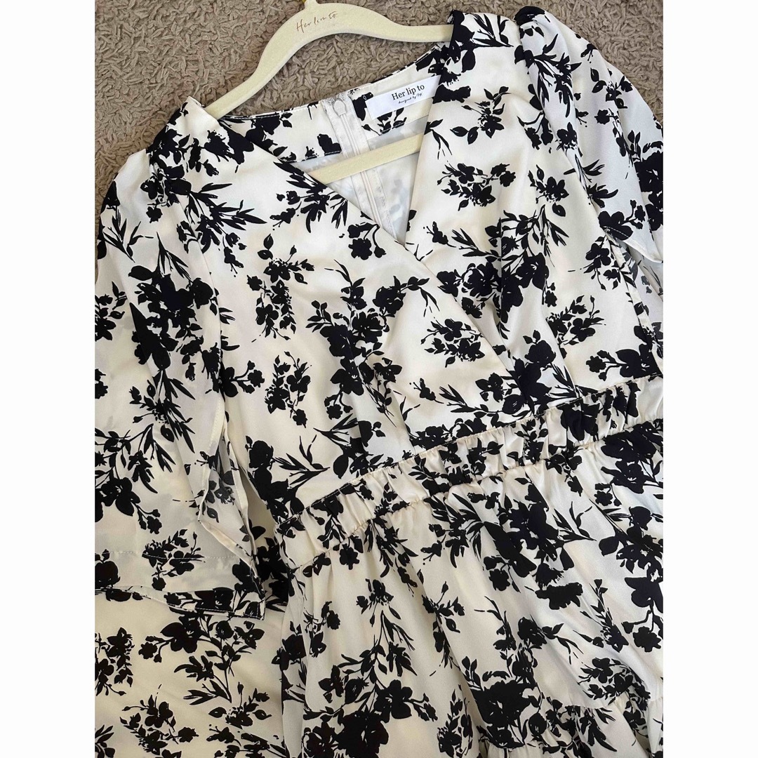 Herlipto Monotone Floral SlitSleeveDress