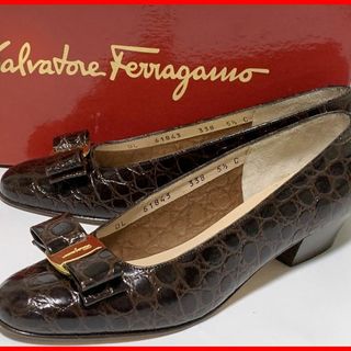 サルヴァトーレフェラガモ(Salvatore Ferragamo)のフェラガモ 5.5≒22cm パンプス 型押し 茶 jtl(ハイヒール/パンプス)