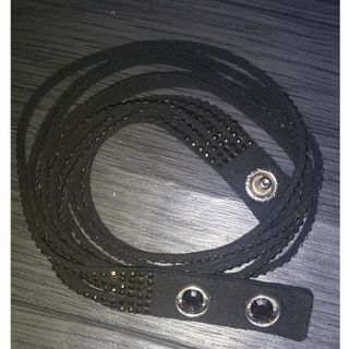 スワロフスキー(SWAROVSKI)のスワロフスキー 黒＆ゴールド(ブレスレット/バングル)