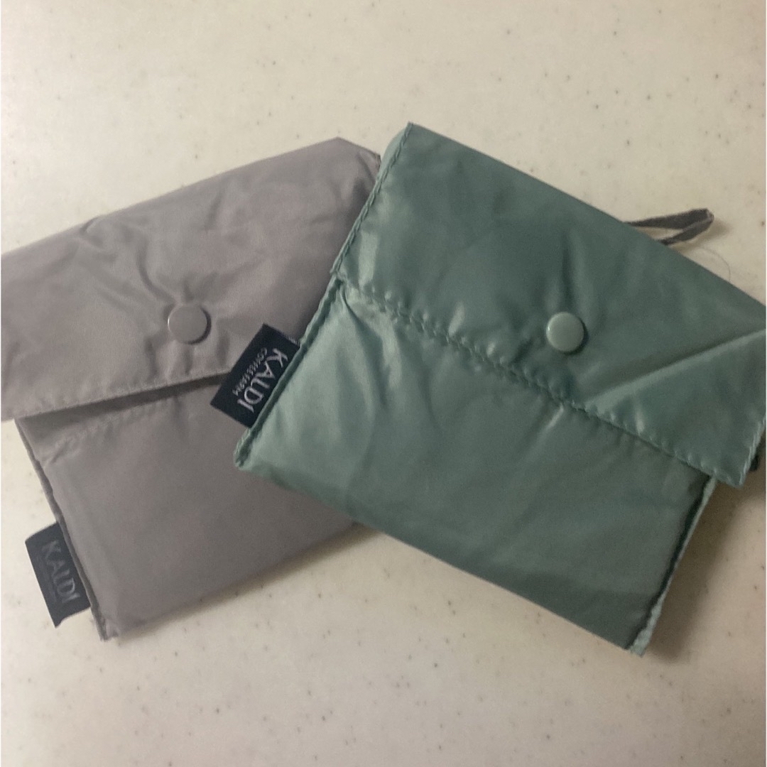 KALDI(カルディ)のカルディ KALDI エコバッグ グレー＆セージグリーン ２枚 ギフト セット レディースのバッグ(エコバッグ)の商品写真