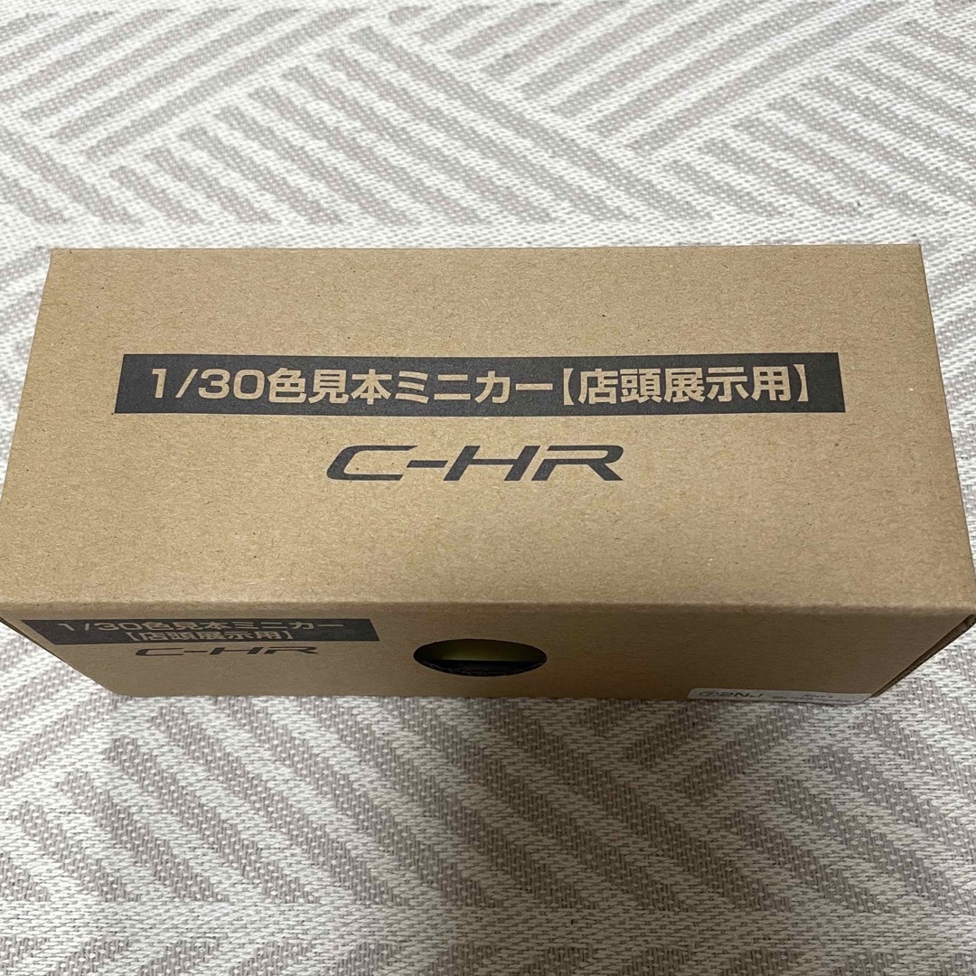 トヨタ(トヨタ)のトヨタ　C-HR 店頭展示用　見本ミニカー エンタメ/ホビーのコレクション(ノベルティグッズ)の商品写真