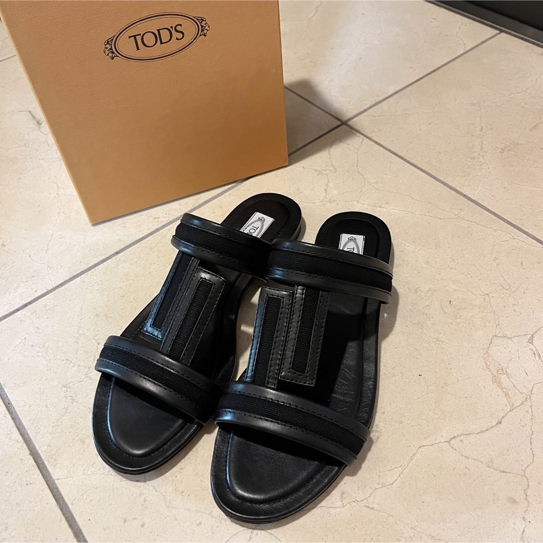 TOD'S サンダル ブラック 40 レディースの靴/シューズ(サンダル)の商品写真