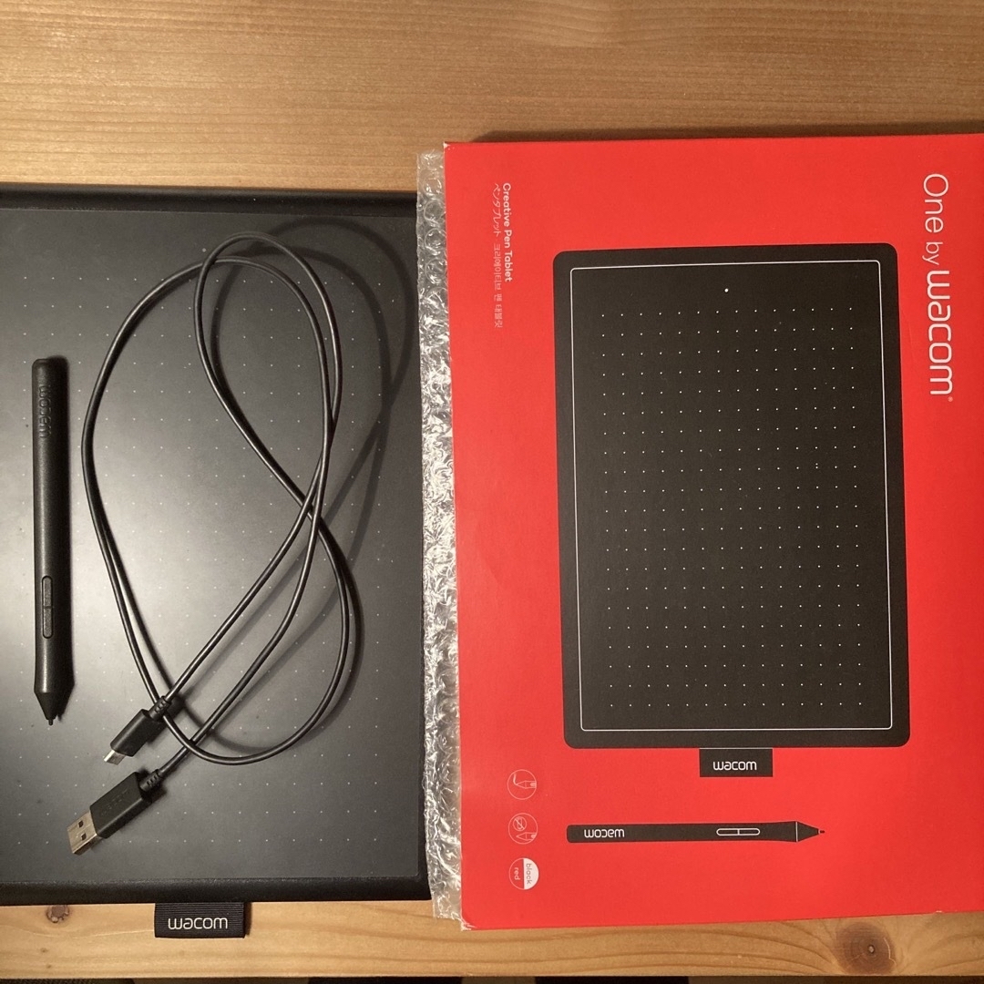 Wacom(ワコム)のOne by wacom CTL-672/K0-C Mサイズ ペンタブ スマホ/家電/カメラのPC/タブレット(PC周辺機器)の商品写真