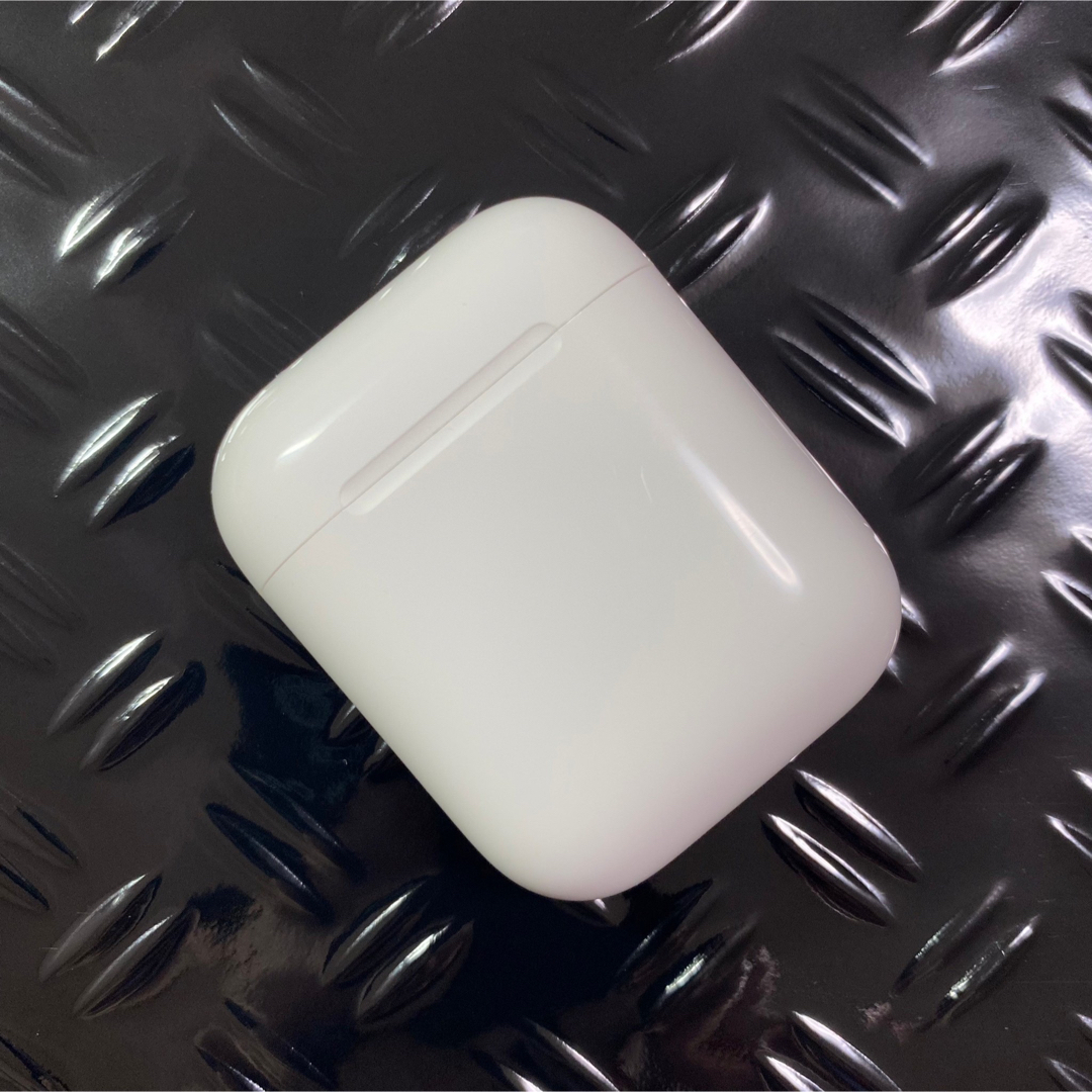 Apple(アップル)の充電器　ケース　本体　充電　正規品　純正品　第一世代　A1602 AirPods スマホ/家電/カメラのオーディオ機器(ヘッドフォン/イヤフォン)の商品写真