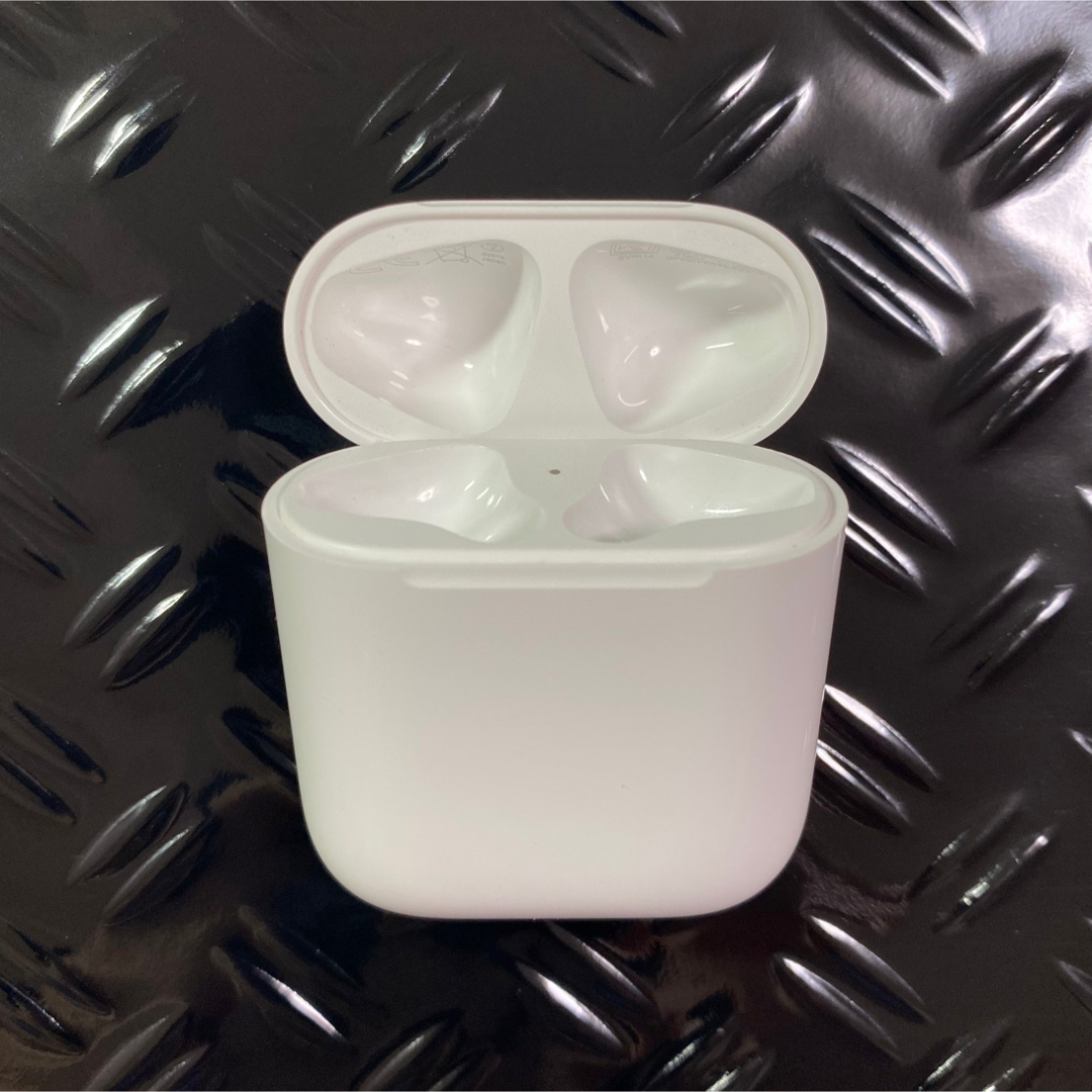 Apple(アップル)の充電器　ケース　本体　充電　正規品　純正品　第一世代　A1602 AirPods スマホ/家電/カメラのオーディオ機器(ヘッドフォン/イヤフォン)の商品写真