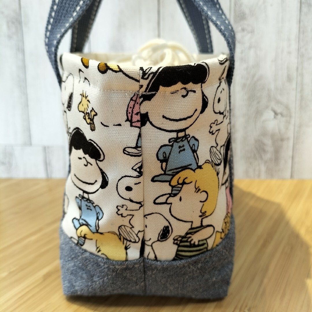 SNOOPY(スヌーピー)のSNOOPY　洗える保冷保温バッグ　仲間達カラー　お弁当袋 Handmade キッズ/ベビー/マタニティのこども用バッグ(ランチボックス巾着)の商品写真