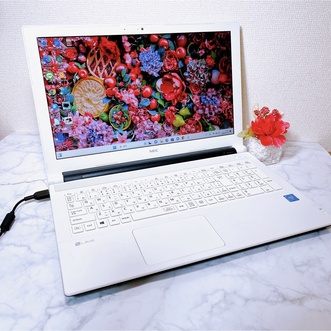 NEC - 【超美品】すぐに使えるノートパソコン✨可愛い薄型ホワイト