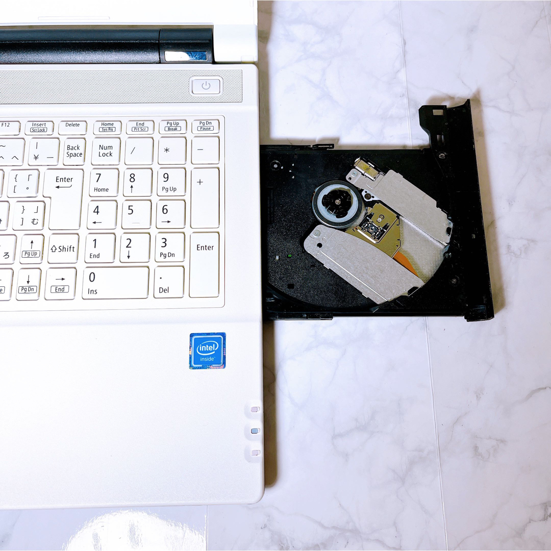 NEC - 【超美品】すぐに使えるノートパソコン✨可愛い薄型ホワイト