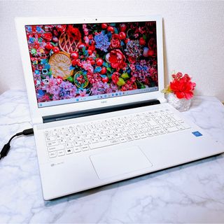 エヌイーシー(NEC)の【超美品】すぐに使えるノートパソコン✨可愛い薄型ホワイト✨Windows11(ノートPC)