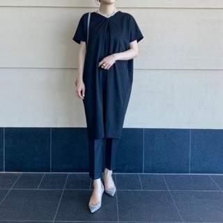 デミルクスビームス(Demi-Luxe BEAMS)の美品 1.9万 Demi-Luxe とろみ 　黒 ドレス　半袖(ミディアムドレス)