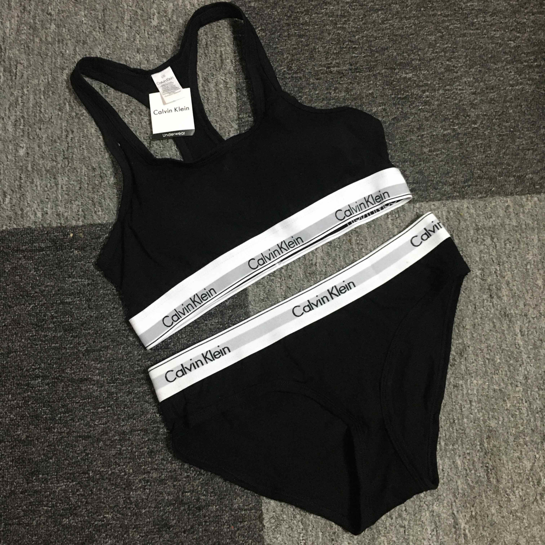 ck Calvin Klein(シーケーカルバンクライン)のカルバンクライン　レディース　上下セット　スポブラ&ショーツ　黒　下着　Sサイズ レディースの下着/アンダーウェア(ブラ&ショーツセット)の商品写真