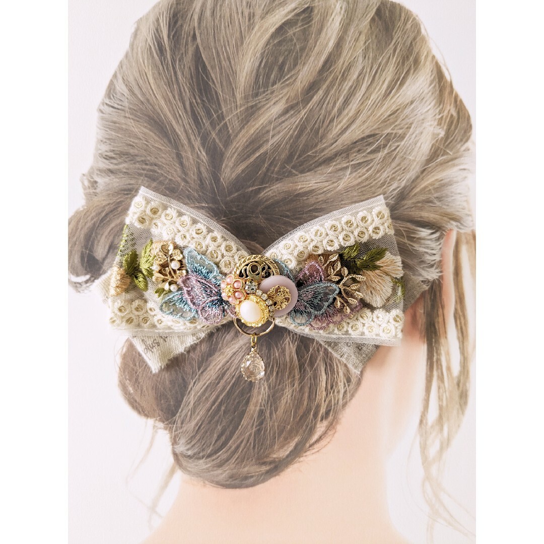 ♡再販♡刺繍リボンと蝶々のアンティーク風verヘアクリップ♡ ハンドメイド