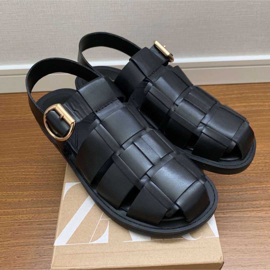 ZARA(ザラ)の【値下げ】【新品】ZARA レザーサンダル 靴 シューズ レディースの靴/シューズ(サンダル)の商品写真