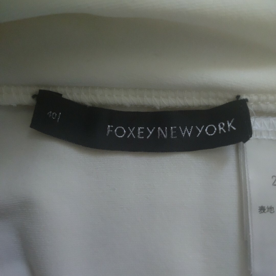 FOXEY(フォクシー)の24日限定お値下げ！ 美品 フォクシー 白 ベロア リボン ラインストーン 40 レディースのトップス(Tシャツ(半袖/袖なし))の商品写真