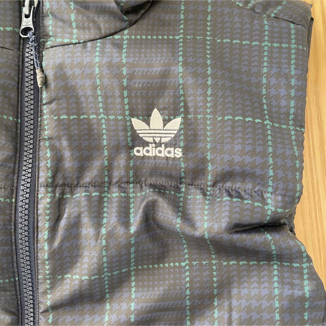 Originals（adidas）(オリジナルス)の新品未使用★adidas Originals★メンズ★チェックプリントジレ メンズのジャケット/アウター(ダウンジャケット)の商品写真