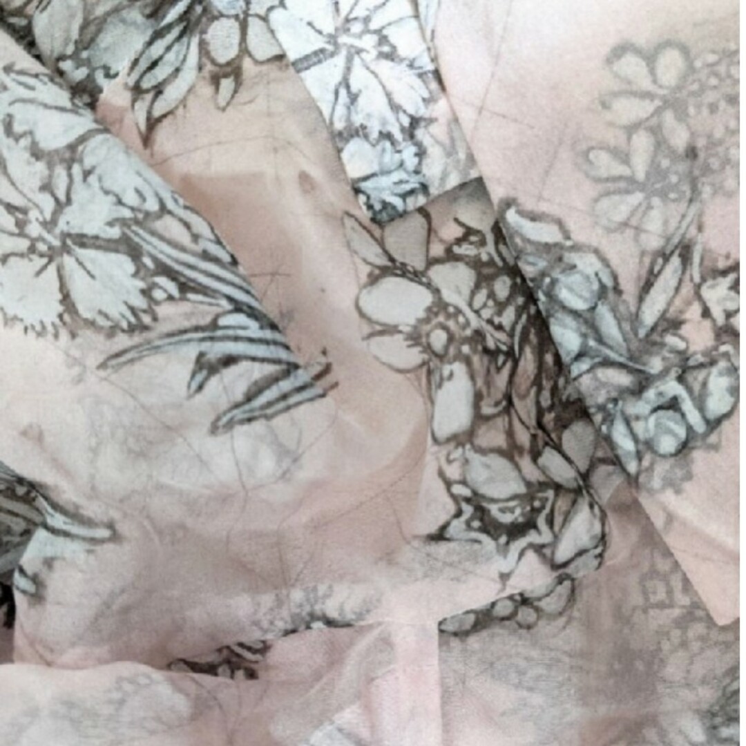 Vivienne Westwood(ヴィヴィアンウエストウッド)の新品未使　タグ付き　インポートのシルクブラウス　ヴィヴィアン レディースのトップス(シャツ/ブラウス(長袖/七分))の商品写真
