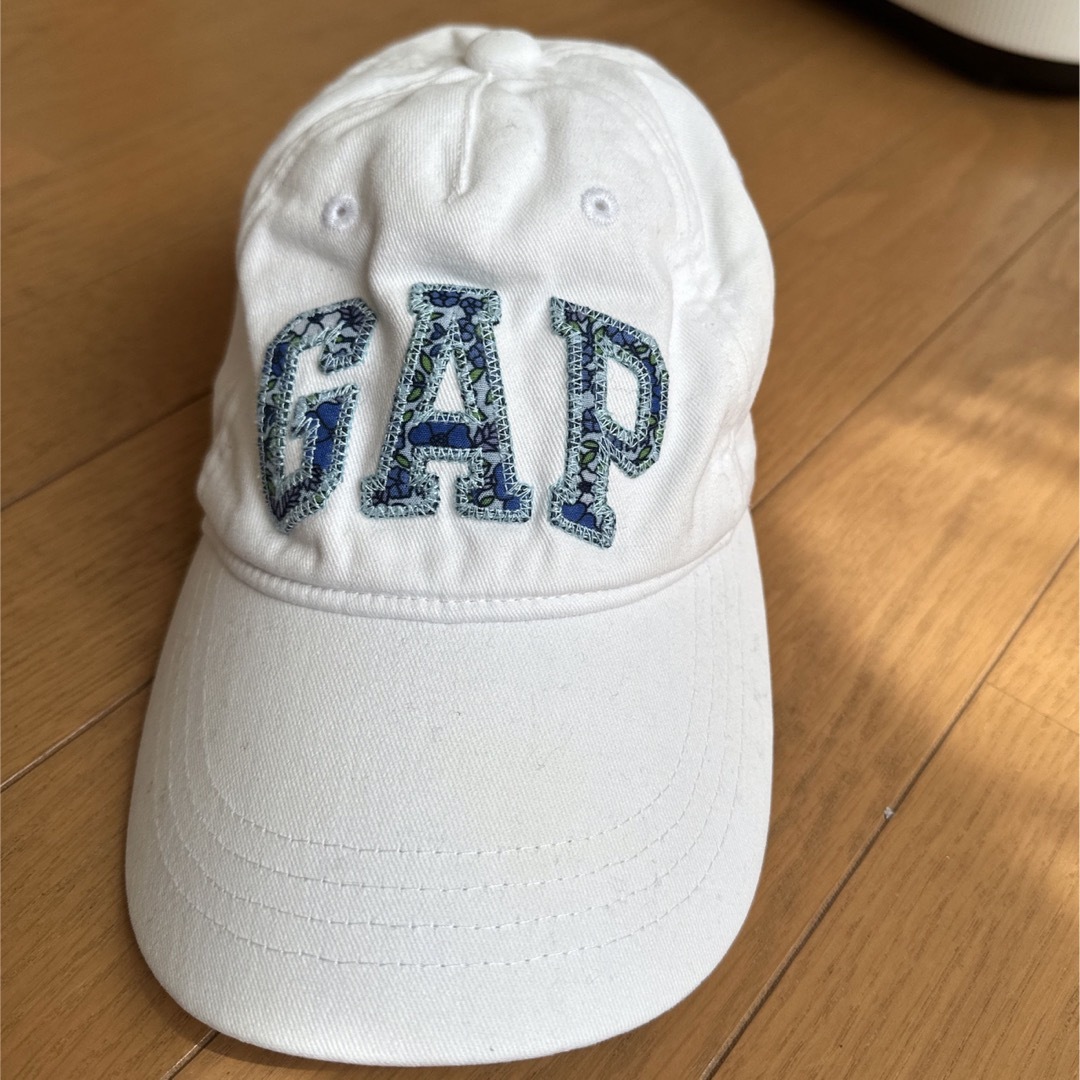 GAP(ギャップ)のGAP ロゴ花柄 キャップ 値下げ中 レディースの帽子(キャップ)の商品写真