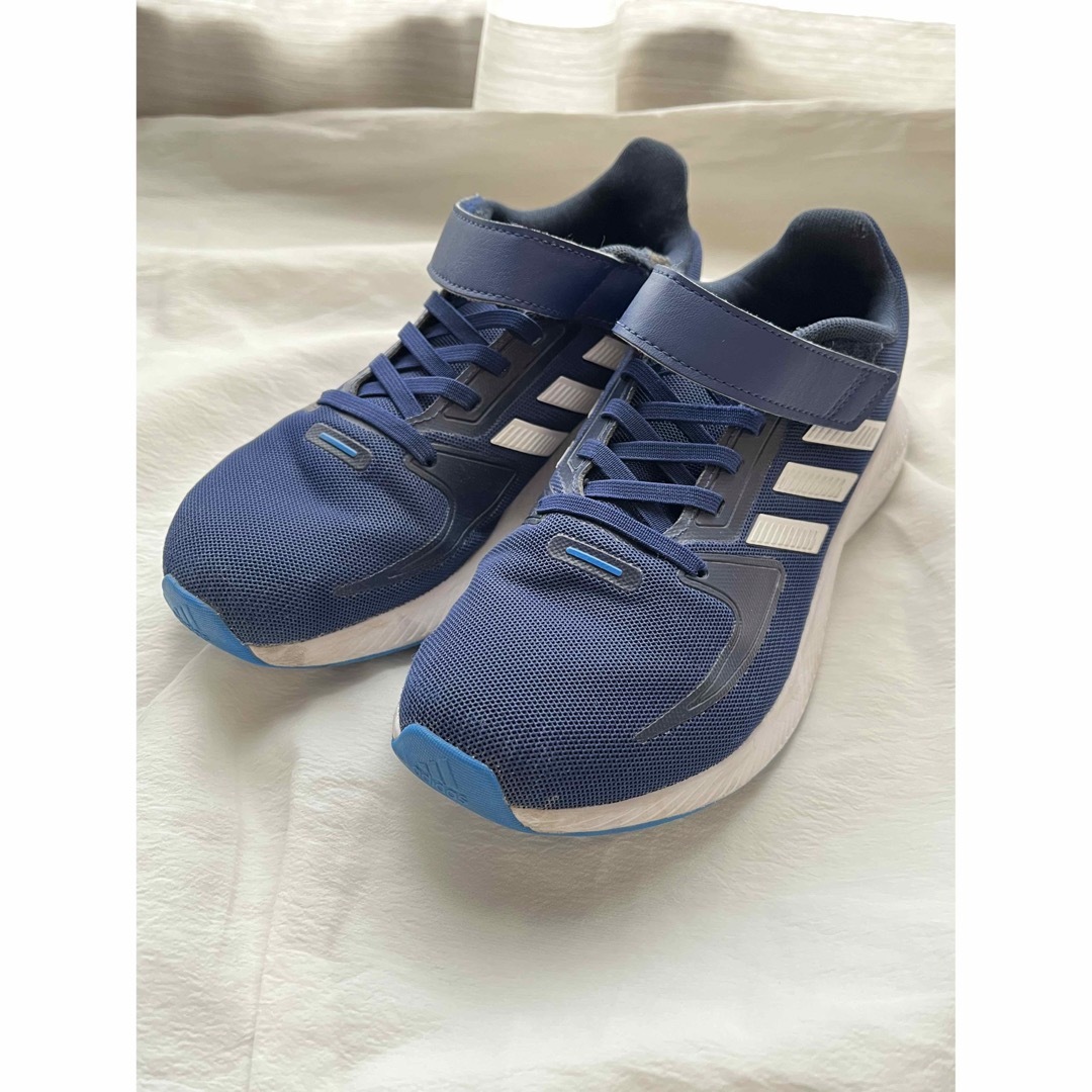 adidas(アディダス)のadidas スニーカー　23.5 記名なし　アディダス  キッズ/ベビー/マタニティのキッズ靴/シューズ(15cm~)(スニーカー)の商品写真