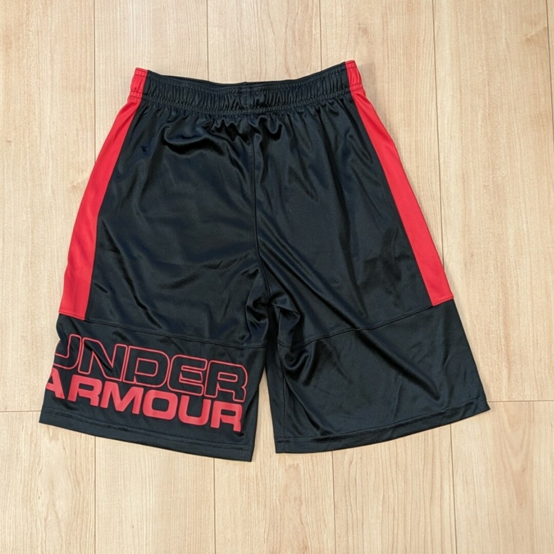 UNDER ARMOUR(アンダーアーマー)の【キッズYXL】アンダーアーマー　ハーフパンツ スポーツ/アウトドアのトレーニング/エクササイズ(その他)の商品写真