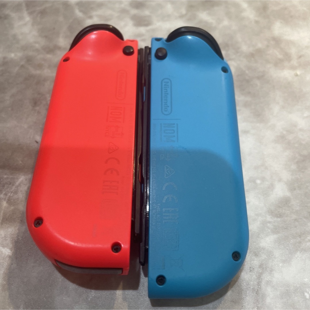 Nintendo Switch(ニンテンドースイッチ)のNintendo JOY-CON (L)/(R) ネオンレッド/ネオンブルー エンタメ/ホビーのゲームソフト/ゲーム機本体(その他)の商品写真