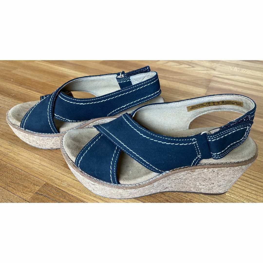 Clarks(クラークス)のClarks　本革ウェッジサンダル　黒　23～23.5ｃｍ レディースの靴/シューズ(サンダル)の商品写真