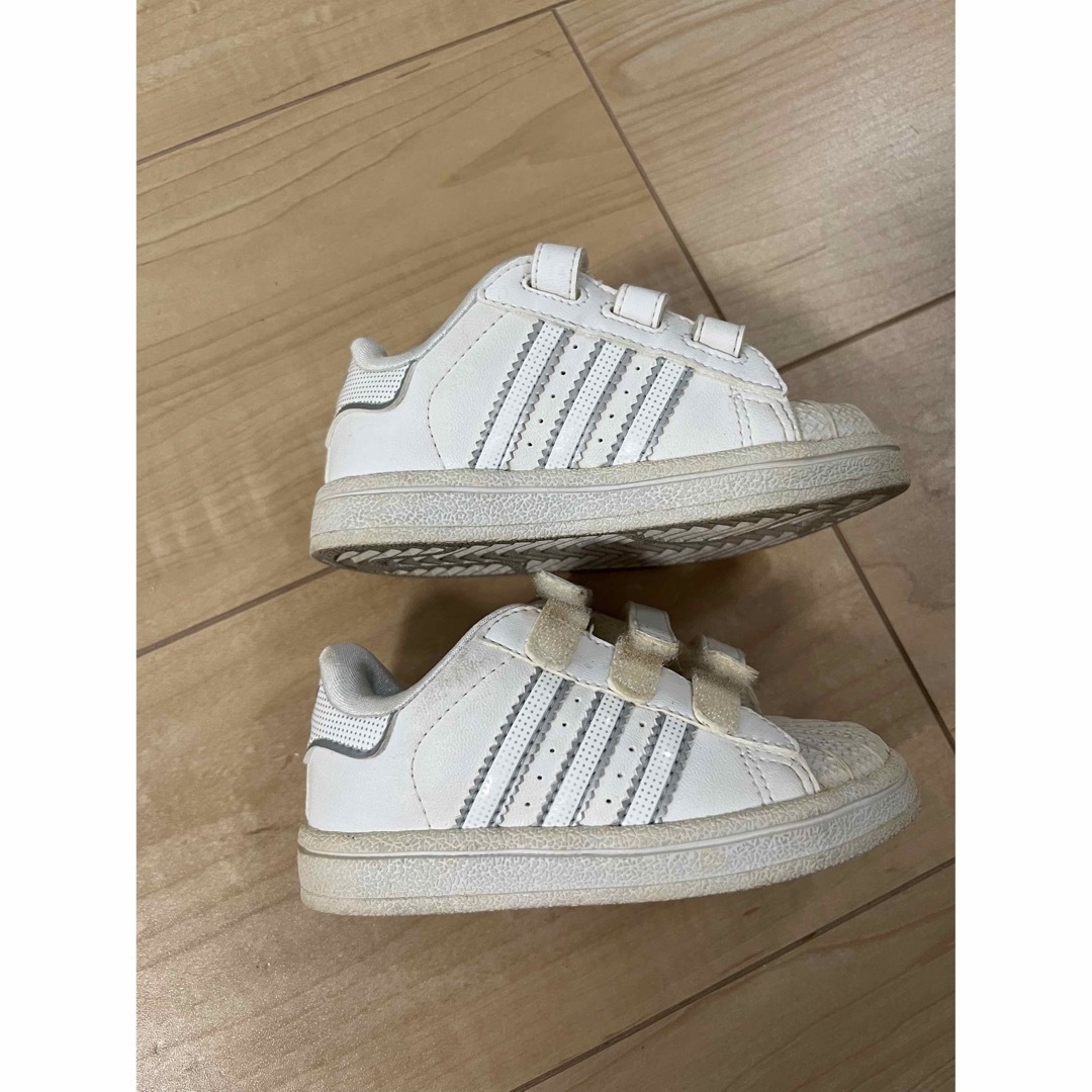 adidas(アディダス)の良品　adidas キッズスニーカー　13㎝ キッズ/ベビー/マタニティのベビー靴/シューズ(~14cm)(スニーカー)の商品写真