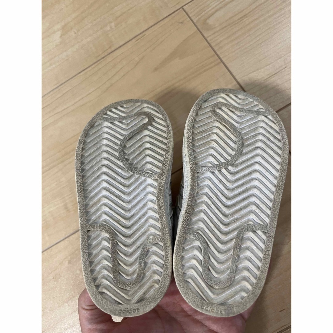 adidas(アディダス)の良品　adidas キッズスニーカー　13㎝ キッズ/ベビー/マタニティのベビー靴/シューズ(~14cm)(スニーカー)の商品写真