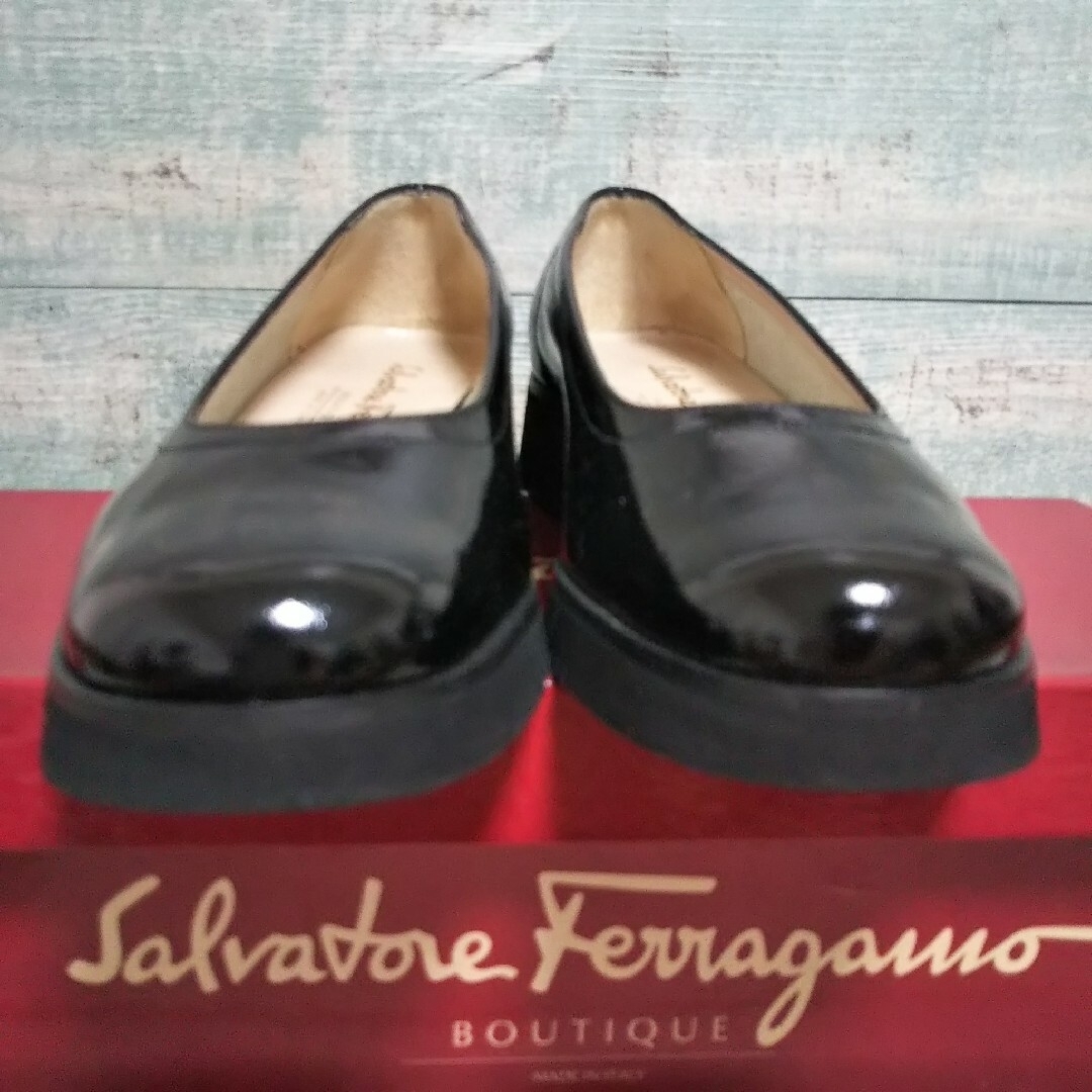 Salvatore Ferragamo(サルヴァトーレフェラガモ)の超美品   Ferragamo   6C   バレエシューズ レディースの靴/シューズ(ハイヒール/パンプス)の商品写真