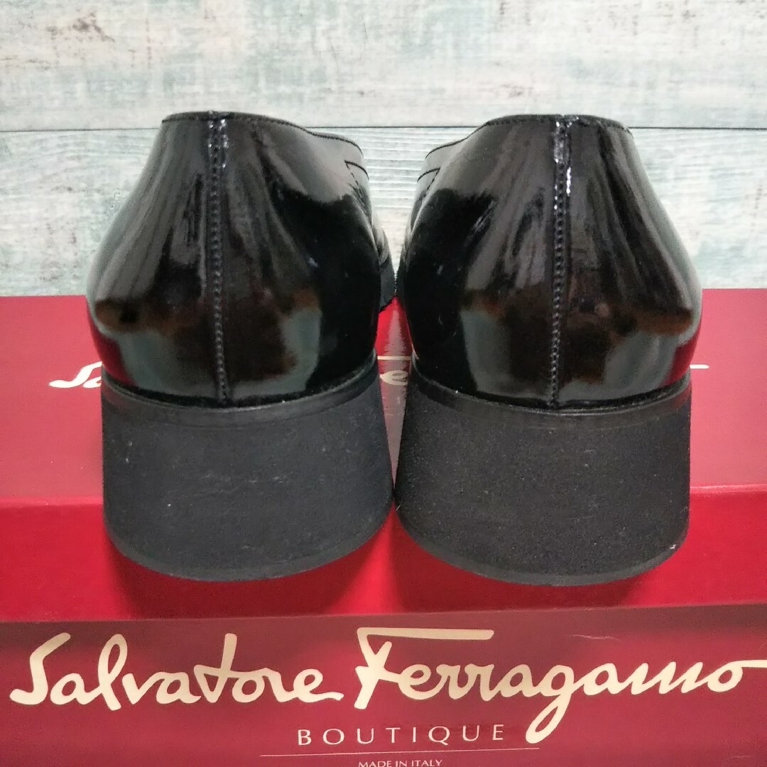 Salvatore Ferragamo(サルヴァトーレフェラガモ)の超美品   Ferragamo   6C   バレエシューズ レディースの靴/シューズ(ハイヒール/パンプス)の商品写真