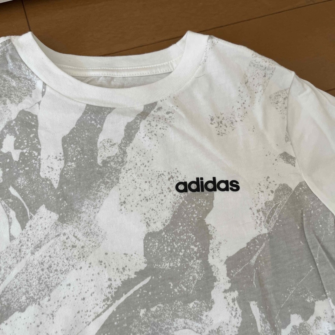 adidas(アディダス)のadidas tシャツ  キッズ/ベビー/マタニティのキッズ服男の子用(90cm~)(Tシャツ/カットソー)の商品写真