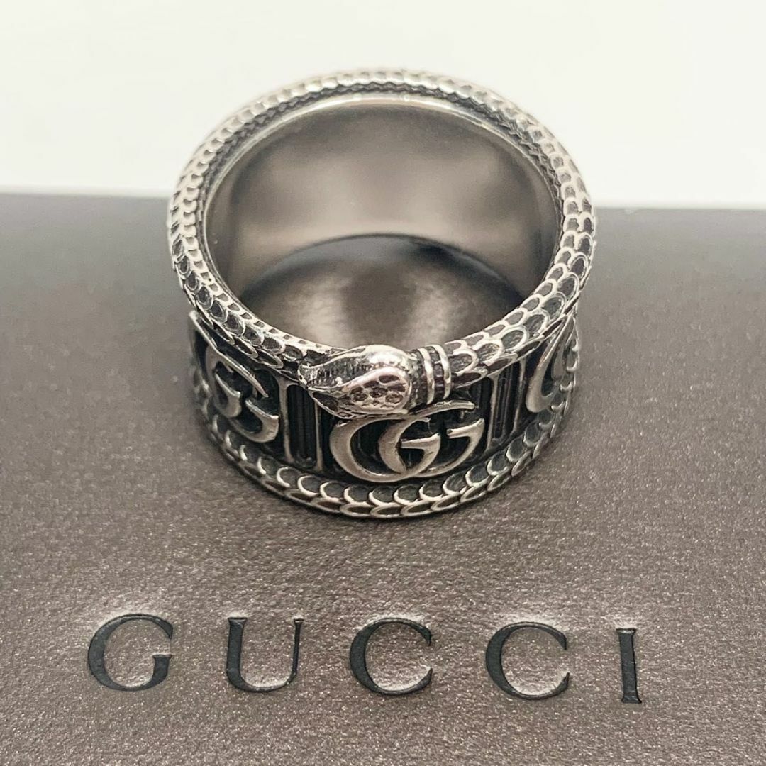 Gucci(グッチ)の新品同様 GUCCI グッチ GGマーモント ワイドリング シルバー 燻加工 メンズのアクセサリー(リング(指輪))の商品写真