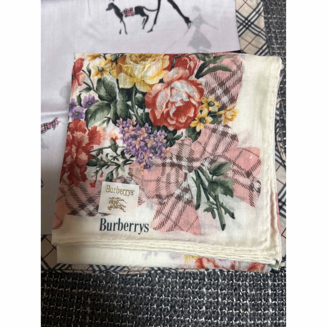 BURBERRY(バーバリー)のバーバリーハンカチ レディースのファッション小物(ハンカチ)の商品写真