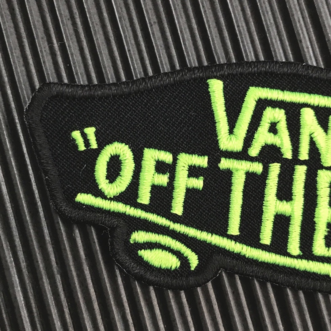 VANS(ヴァンズ)の黒×蛍光グリーン VANS OFF THE WALL アイロンワッペン -27 自動車/バイクのバイク(装備/装具)の商品写真
