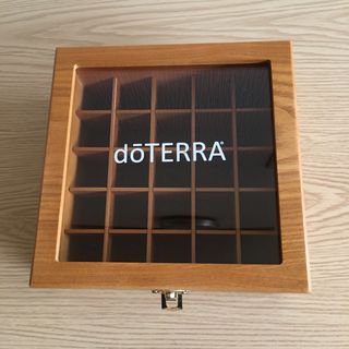 ドテラ(doTERRA)のドテラ  エッセンシャルオイル用ウッドボックス  25本用(その他)