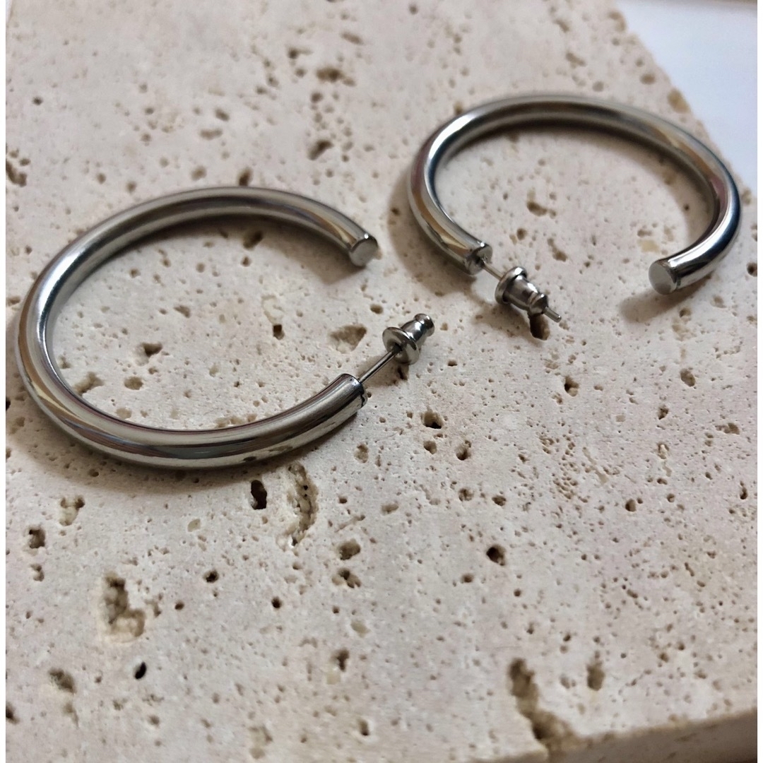 stainless simple hoop silver ¥2700 レディースのアクセサリー(ピアス)の商品写真