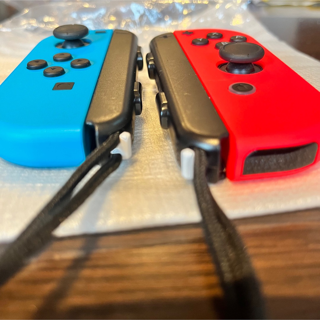 Nintendo Switch(ニンテンドースイッチ)の★純正★Nintendo Switch Joy-Con  グリップ  ストラップ エンタメ/ホビーのゲームソフト/ゲーム機本体(その他)の商品写真