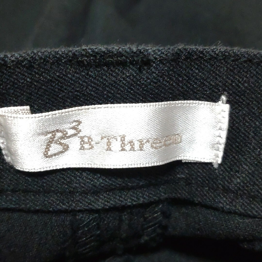 b3Labo(ビースリーラボ)のビースリー　ブラックストレッチパンツ　ブーツカット　ややスキニー　32サイズ レディースのパンツ(カジュアルパンツ)の商品写真