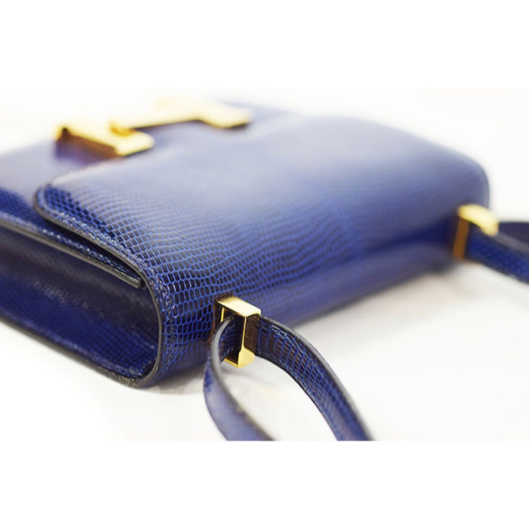 Hermes(エルメス)のエルメス ミニミニ コンスタンス14 マイクロ ブルー リザード G金具 青 レディースのバッグ(ショルダーバッグ)の商品写真