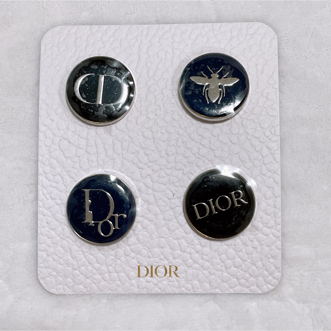 Christian Dior(クリスチャンディオール)のDiorノベルティピンバッジ エンタメ/ホビーのコレクション(ノベルティグッズ)の商品写真