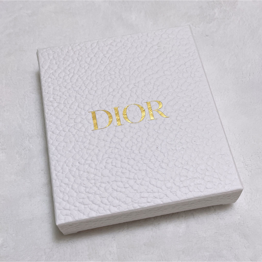 Christian Dior(クリスチャンディオール)のDiorノベルティピンバッジ エンタメ/ホビーのコレクション(ノベルティグッズ)の商品写真