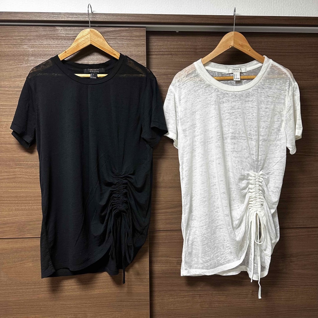 FOREVER 21(フォーエバートゥエンティーワン)のForever21 ギャザーリボンTシャツ/Ｈ&MブラックTシャツ　３枚セット レディースのトップス(Tシャツ(半袖/袖なし))の商品写真