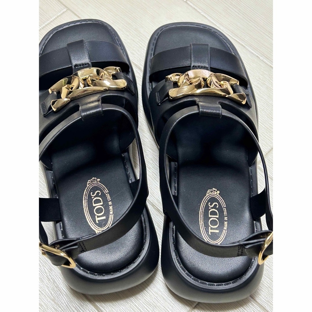 新品　TOD'S KATE METAL LOGO SANDALS 黒 2