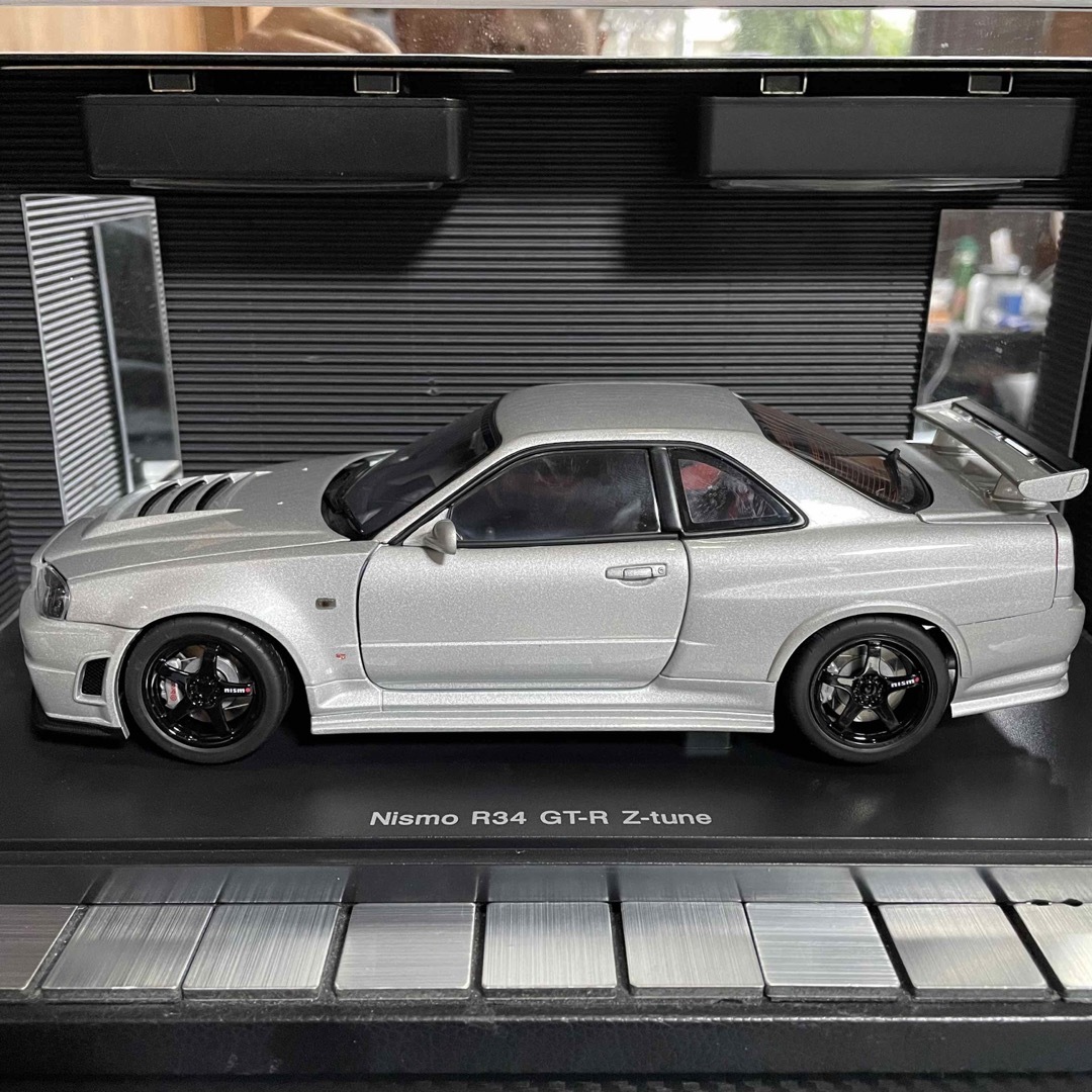 希少！オートアート1/18 スカイライン ニスモR34 GT-R Z-tune-