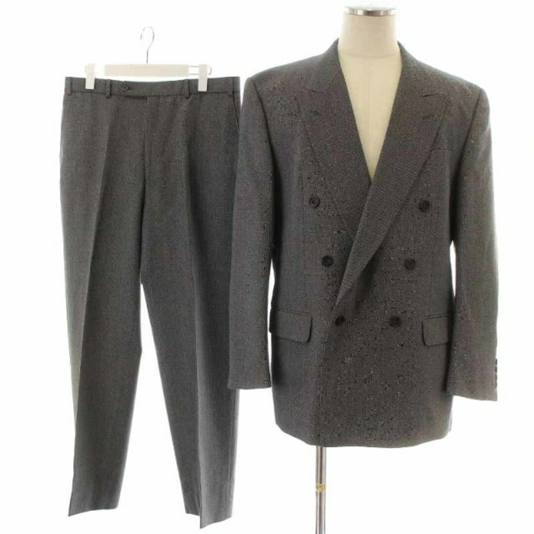 DAKS Londonのスーツ上下セットとベストになります。