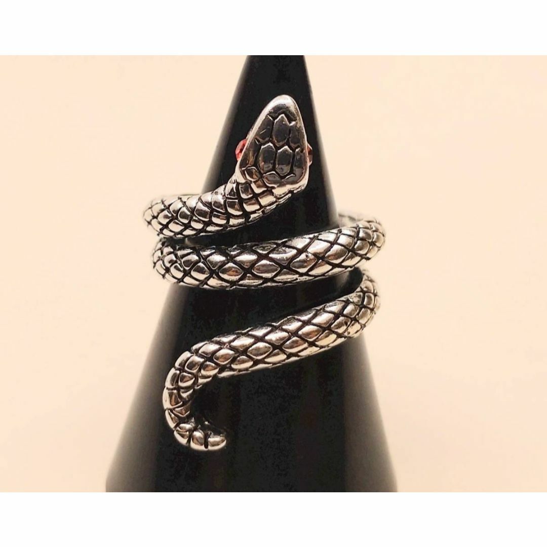【フリーサイズ】レッドアイスネーク　リング　指輪　ヘビ　蛇　パンク　ロック メンズのアクセサリー(リング(指輪))の商品写真